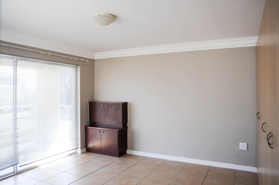 To Let 4 Bedroom Property for Rent in Calypso Beach Western Cape